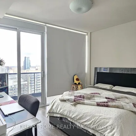 Image 2 - The Met Condo, 25 Carlton Street, Old Toronto, ON M5B 1L4, Canada - Apartment for rent
