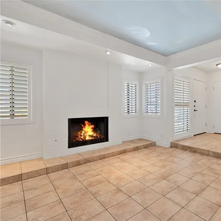 Image 6 - 18836 Hatteras Street, Los Angeles, CA 91356, USA - Townhouse for sale