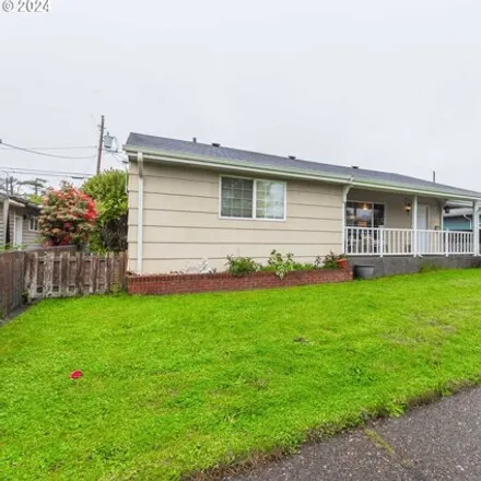 Buy this 3 bed house on 924 Noble Avenue in Coos Bay, OR 97420
