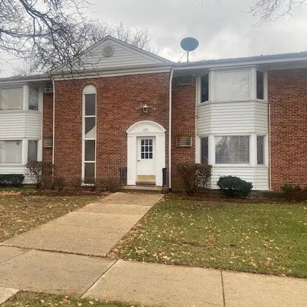 Rent this 2 bed condo on 532 West Eastman Street in Arlington Heights, IL 60005