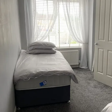 Rent this 2 bed house on Sheffield in S20 8JD, United Kingdom