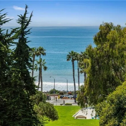 Rent this 2 bed condo on 320 Encino Lane in San Clemente, CA 92672