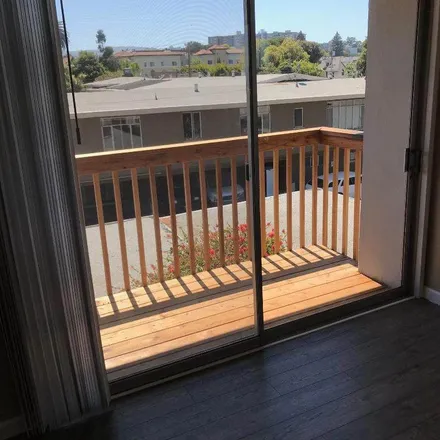 Rent this 1 bed apartment on 44 in 46 North Ellsworth Avenue, San Mateo
