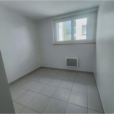 Rent this 4 bed apartment on 79 Avenue de la Gloire in 31500 Toulouse, France