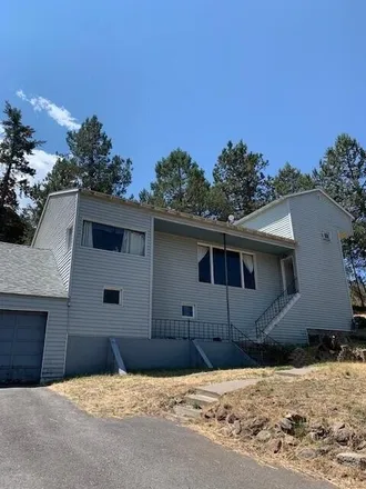 Buy this 3 bed house on 1049 Lakeshore Drive in Klamath Falls, OR 97601