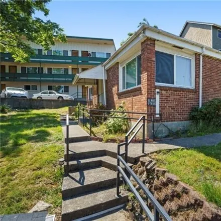 Buy this studio house on 125 Hayes Pl Sw Units 1 And 2 in Renton, Washington