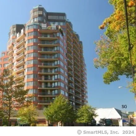 Buy this 2 bed condo on The Classic in Forest Street, Northfield