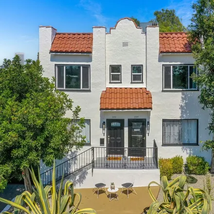 Buy this studio townhouse on 1089 South Mansfield Avenue in Los Angeles, CA 90019