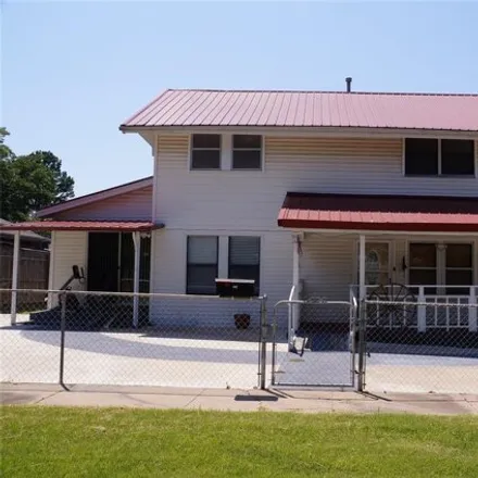 Buy this 3 bed house on 920 South Miami Avenue in Okmulgee, OK 74447