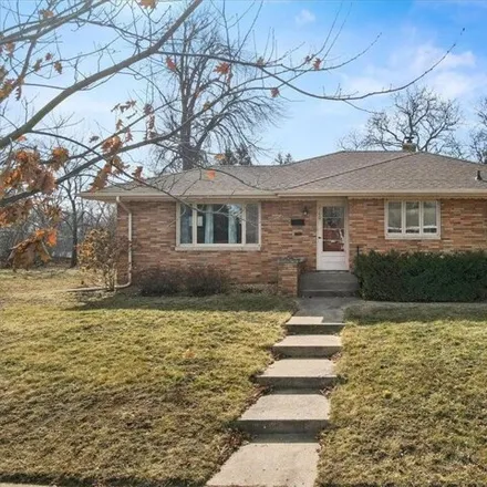 Buy this 2 bed house on 2294 East Clear Avenue in Saint Paul, MN 55119
