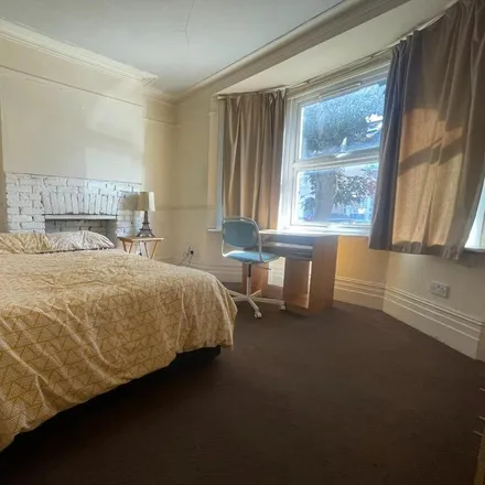 Rent this studio apartment on 26 Park Road in Freezywater, London