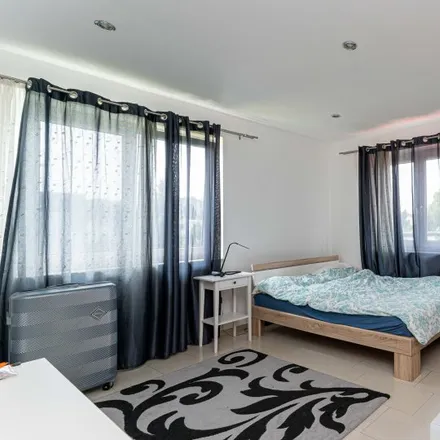 Rent this 3 bed room on Steinträgerweg 53 in 12351 Berlin, Germany