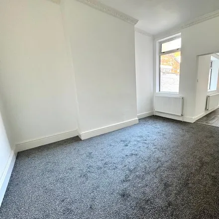 Image 3 - Queens Gate Street, Hull, HU3 2TW, United Kingdom - Townhouse for rent
