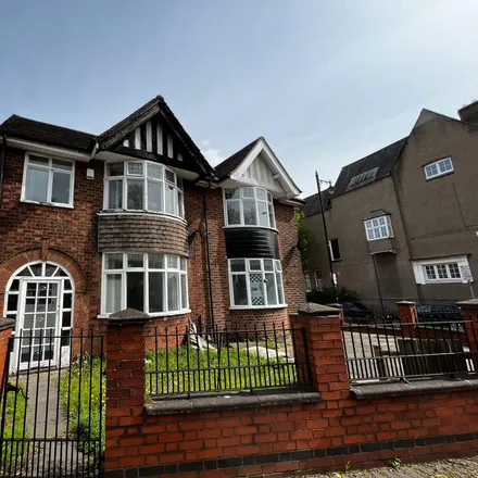 Rent this 5 bed townhouse on London Road in Leicester, LE2 1ND