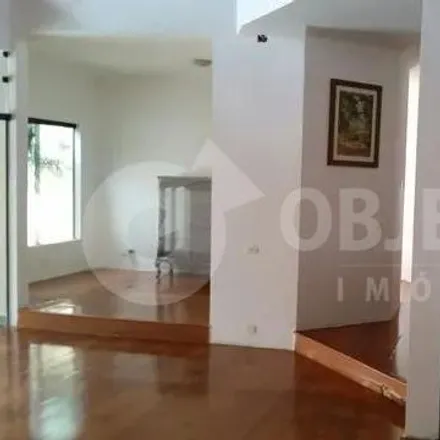 Buy this 5 bed house on Rua Jerônima Lucas Barros in Segismundo Pereira, Uberlândia - MG