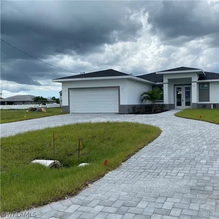 Buy this 3 bed house on Mariner Middle chool in 425 Chiquita Boulevard North, Cape Coral