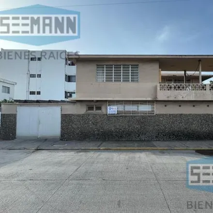 Rent this 4 bed house on Calle Alonso Hernández de Portocarrero in Reforma, 91916 Veracruz