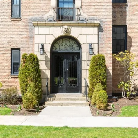 Buy this 1 bed condo on 1273 North Avenue in Wykagyl, City of New Rochelle