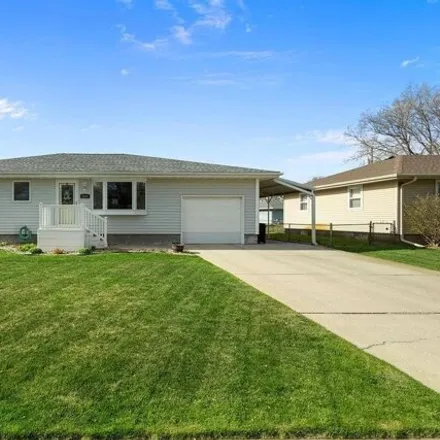 Buy this 5 bed house on 1825 28th Street in Columbus, NE 68601