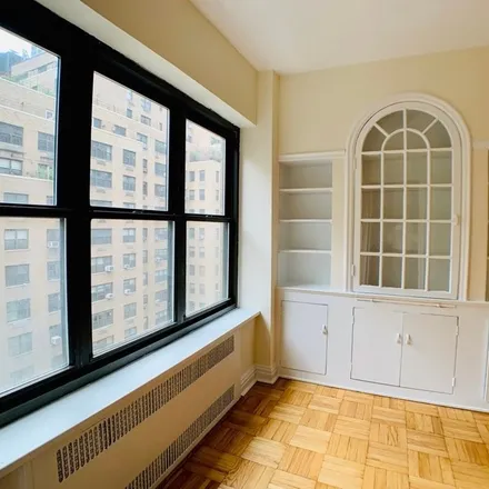 Rent this 1 bed apartment on Greenwich Savings Bank Building in 950 3rd Avenue, New York