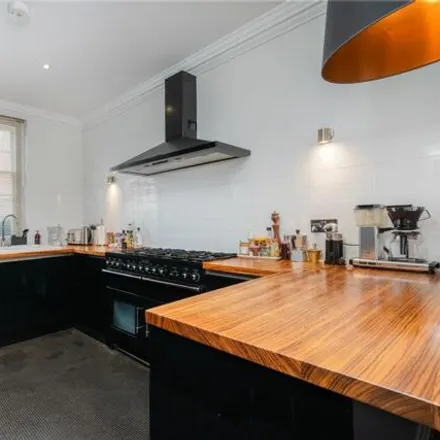 Image 5 - Cambria Street, London, SW6 2EE, United Kingdom - Townhouse for sale