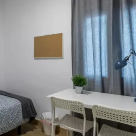 Rent this 5 bed room on Carrer de Bilbao in 36, 46019 Valencia