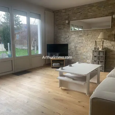 Rent this 5 bed apartment on 12 Avenue Winston Churchill in 94370 Sucy-en-Brie, France