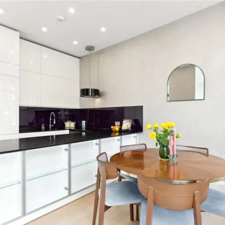 Image 4 - Kemplay Road, London, NW3 1SY, United Kingdom - Townhouse for sale