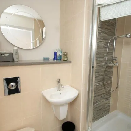 Rent this 2 bed apartment on North Park Road in Leeds, LS8 1JD