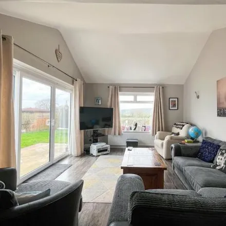 Image 3 - 43 Causeway View, Bristol, BS48 2XL, United Kingdom - House for sale