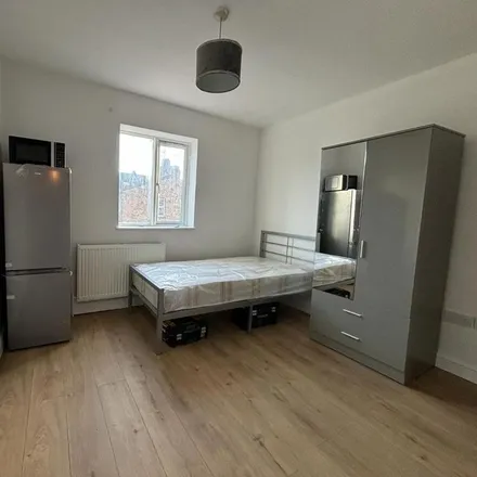 Rent this studio room on Dollis Hill in Chapter Road, Dudden Hill