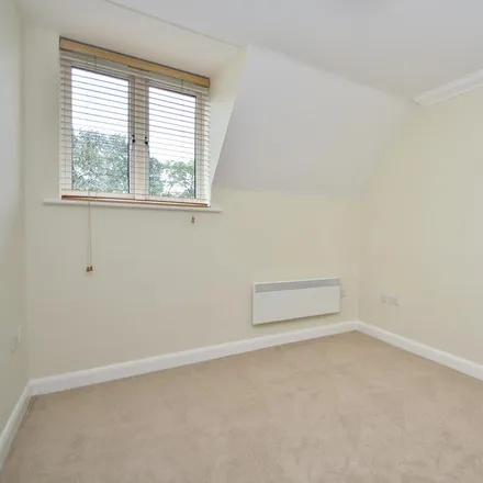 Image 3 - Greenheys Place, Horsell, GU22 7JD, United Kingdom - Apartment for rent