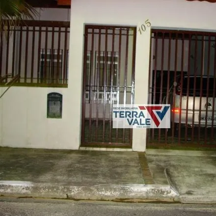 Rent this 3 bed house on Rua Doutor Joaquim Castro Barbosa in Parque das Árvores, Guaratinguetá - SP