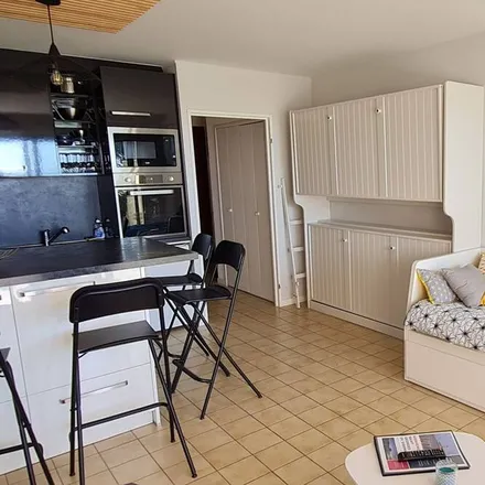 Image 5 - 17110 Saint-Georges-de-Didonne, France - Apartment for rent