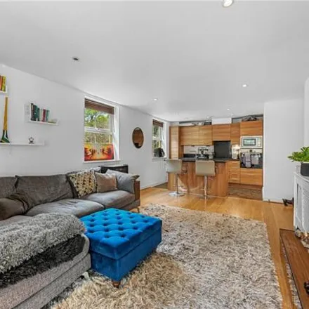 Rent this 2 bed room on High Road in Buckhurst Hill, IG9 5HP