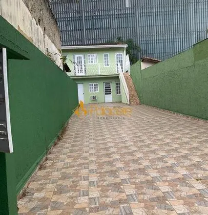 Buy this 2 bed house on Rua Guaratinguetá in Santana, Pindamonhangaba - SP