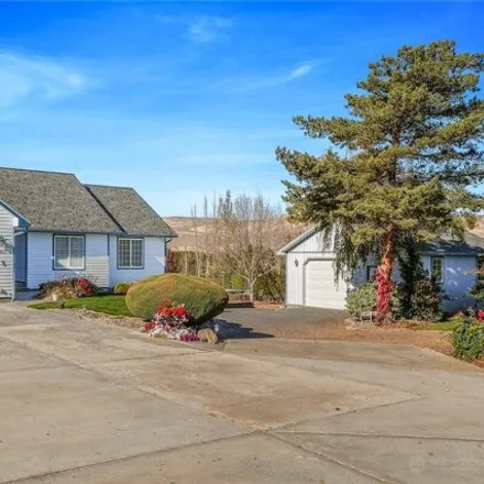 Buy this 5 bed house on Dodson Road North in Ephrata, WA 98823