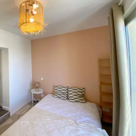 Rent this 1 bed room on 12 Rue Brisout de Barneville in 76100 Rouen, France