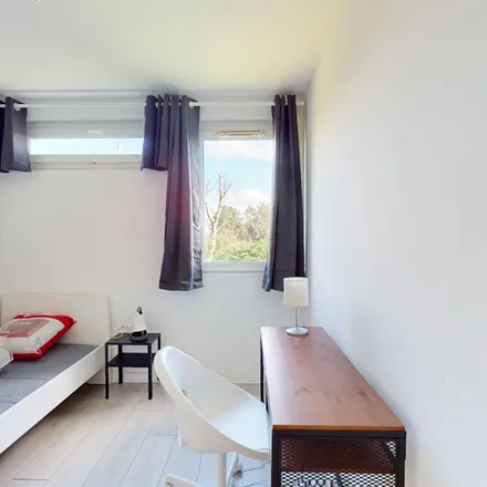 Rent this 4 bed apartment on 7 Rue Eugène Delacroix in 59493 Villeneuve-d'Ascq, France