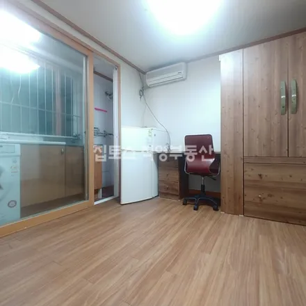 Rent this studio apartment on 서울특별시 관악구 신림동 509-5