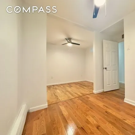 Image 4 - 75 Cooper St Apt B, Brooklyn, New York, 11207 - House for rent