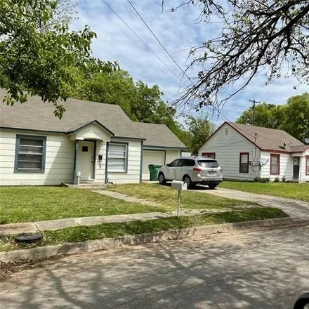 Buy this 5 bed house on 681 South Rusk Street in Gainesville, TX 76240