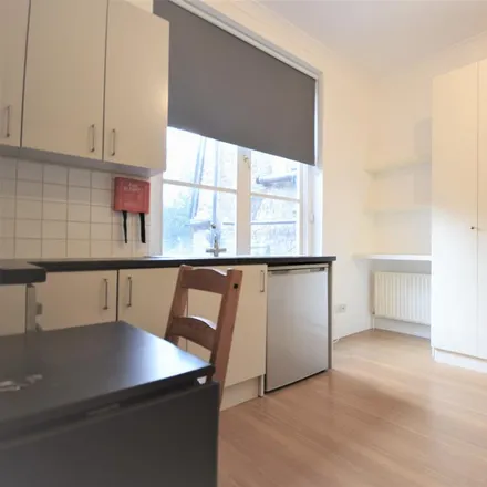 Image 3 - Camberwell Road / Albany Road, Camberwell Road, London, SE5 0EG, United Kingdom - Room for rent