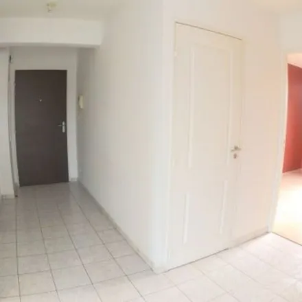 Image 7 - 46 Place Aristide Briand, 59400 Cambrai, France - Apartment for rent