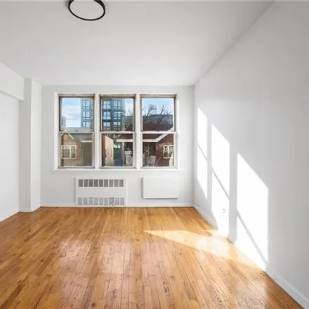 Image 8 - 495 East 7th Street, New York, NY 11218, USA - Apartment for sale