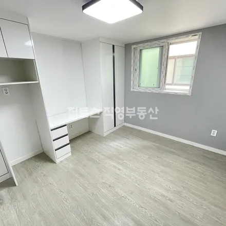 Rent this studio apartment on 서울특별시 관악구 봉천동 1535-9