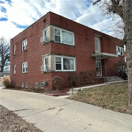 Buy this 2 bed condo on 543 43rd Street in Des Moines, IA 50312