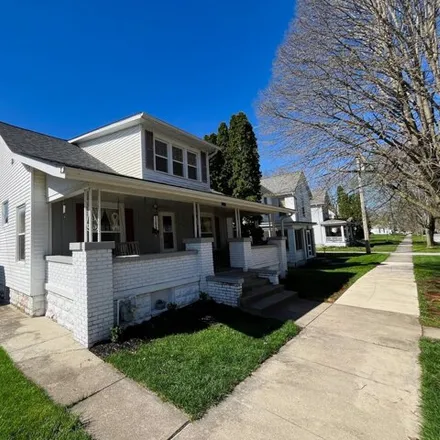 Image 3 - 327 West Mechanic Street, Wapakoneta, OH 45895, USA - House for sale