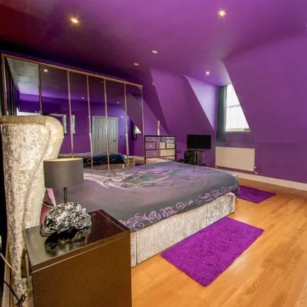 Image 5 - Princess Park Manor, Baron Close, London, N11 3PS, United Kingdom - Apartment for rent