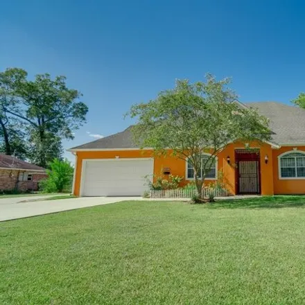Rent this 7 bed house on 10053 East Coronado Drive in Villa Del Rey, Baton Rouge